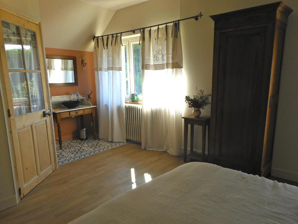Auberge De La Tuilerie Surgy Rum bild
