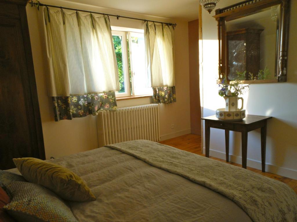 Auberge De La Tuilerie Surgy Exteriör bild